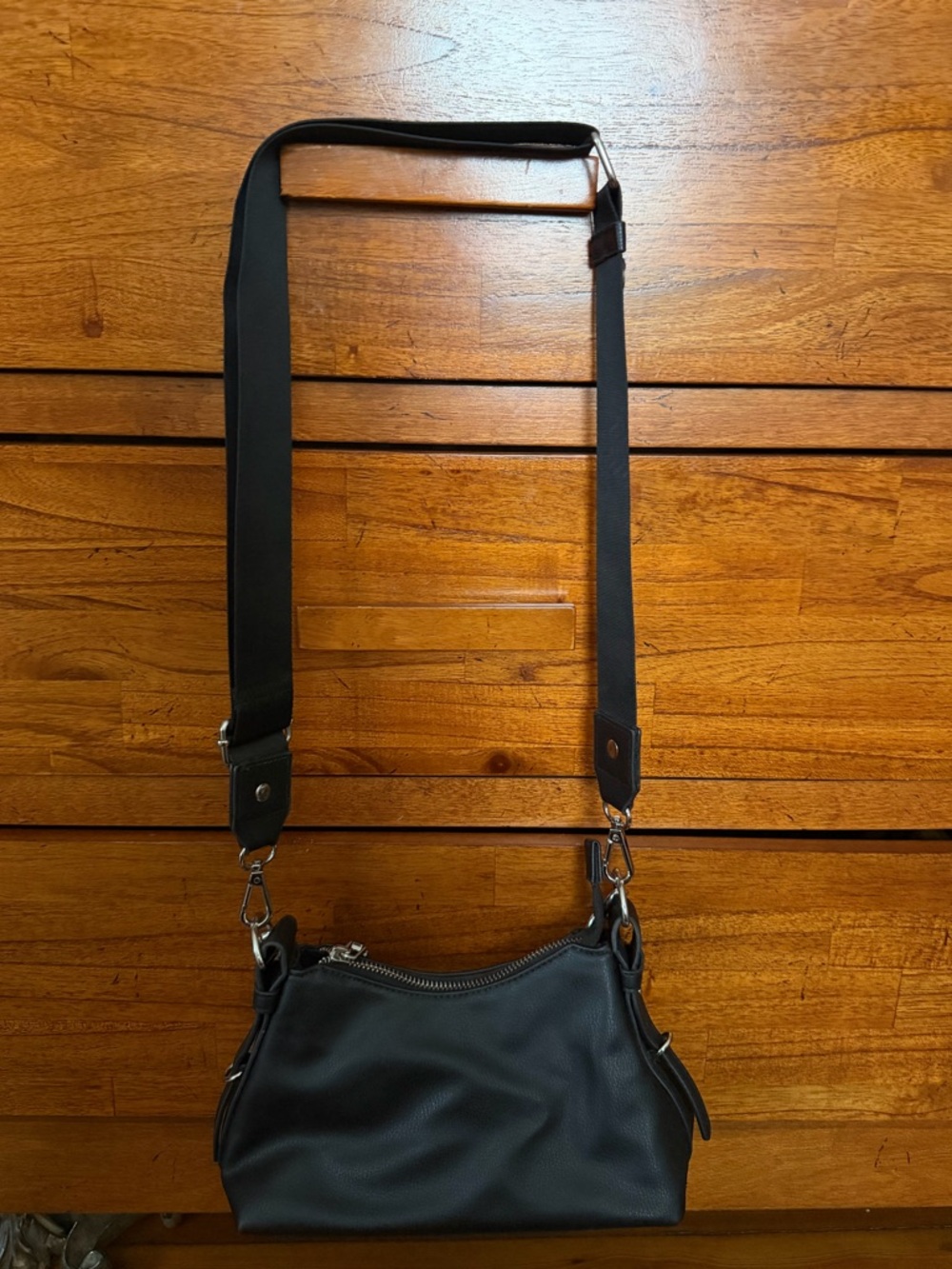 3/$25 🖤 Madden NYC Black Shoulder Bag with Chain - Picture 2 of 11